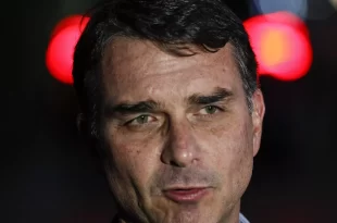 Clã Bolsonaro transforma escândalos em capital político e desafia os limites da democracia brasileira