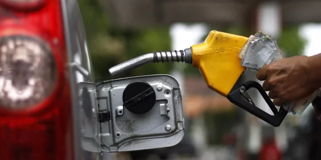 Petrobras reduz em 5,2% o preço da gasolina para distribuidoras a partir de amanhã