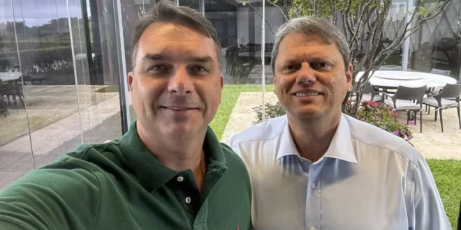 PF investiga: mesma teia de ‘influenciadores’ serviu a Vorcaro, Tarcísio, Nikolas e Flávio
