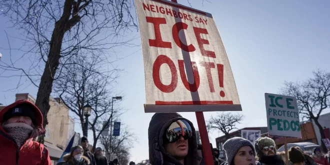 Greve nacional nos EUA exige fim do ICE e denuncia violência contra imigrantes