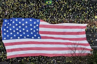 Ao celebrarem bombas na Venezuela, presidenciáveis elegem Trump como chefe