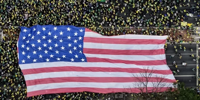Ao celebrarem bombas na Venezuela, presidenciáveis elegem Trump como chefe