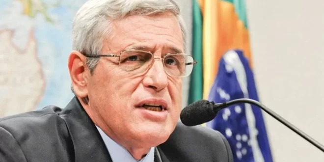 General Rocha Paiva, vetado em visita a ex-comandante, escreveu projeto para Brasil pós golpe
