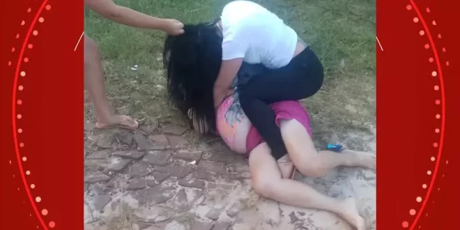 Menina de 10 anos grava espancamento da mãe; mulher morreu em decorrência dos ferimentos