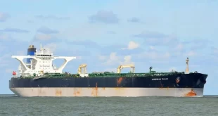 EUA desafiam o mundo todo: Rússia reage à apreensão de petroleiro e diz que EUA violam direito marítimo