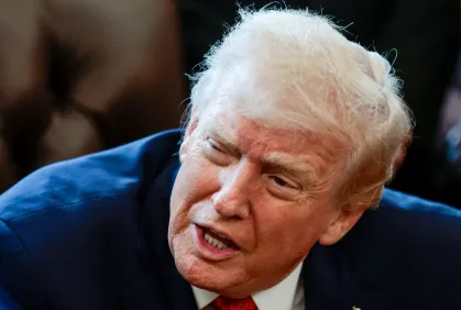 Contra seu próprio povo: Trump aprova assassinato de mulher estadunidense pelo ICE