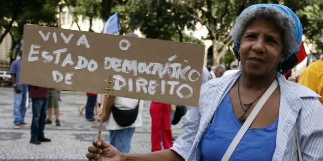 A democracia é o inferno dos fascistas