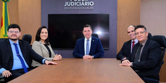 Vice-governadora Mailza conhece Projeto Humanize em reunião com o presidente do TJAC