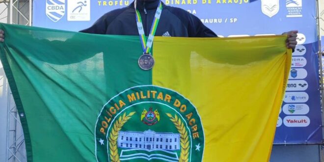 Aluno do Colégio Tiradentes é promessa na natação nacional