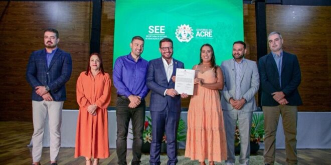 Quadro da Educação é reforçado com posse de novos professores e servidores administrativos