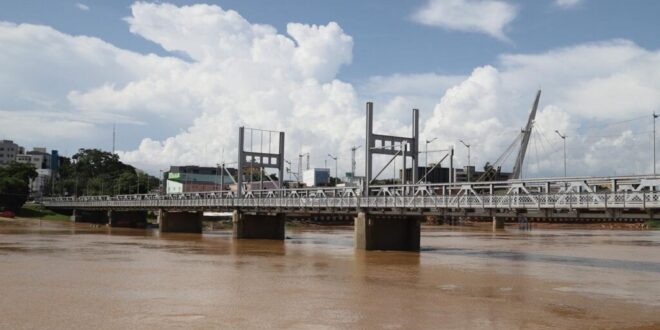 Alívio: Rio Acre sai da cota de transbordamento na capital
