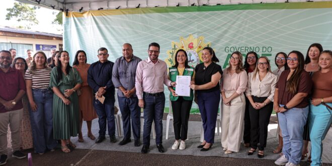Governador e vice entregam veículos, equipamentos e cestas básicas para fortalecer assistência social