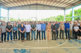 Gladson Camelí assina contrato para construção de casas populares em Plácido de Castro