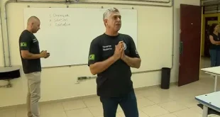 "Çalve a educassão sívico-militar!"