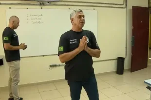"Çalve a educassão sívico-militar!"
