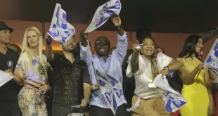 Globo censurou homenagem a Lula na Sapucaí, mas glorificou desfile pago por ditador africano