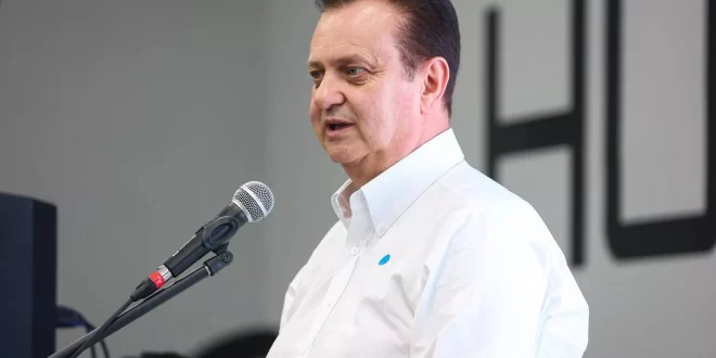 Em carta, Kassab dá beijo da morte em Flávio Bolsonaro