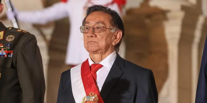 Um dia após ser nomeado, presidente interino do Peru é intimado por 'apropriação indébita'