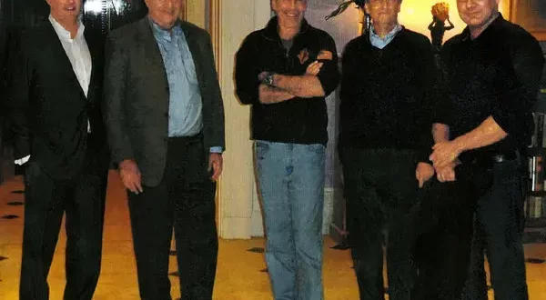 Bill Gates admite ligação com Epstein, relação extraconjugal com russas e pede desculpas