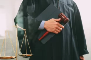 Veja 5 dos penduricalhos mais inacreditáveis do funcionalismo brasileiro