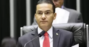 Aprenda a votar ou se lasque: líder bolsonarista é contra o Fim da Escala 6X1 e diz que "Lazer faz Mal"