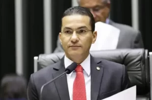Aprenda a votar ou se lasque: líder bolsonarista é contra o Fim da Escala 6X1 e diz que "Lazer faz Mal"