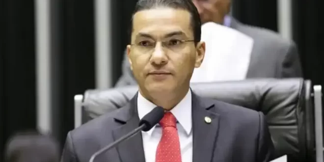 Aprenda a votar ou se lasque: líder bolsonarista é contra o Fim da Escala 6X1 e diz que "Lazer faz Mal"