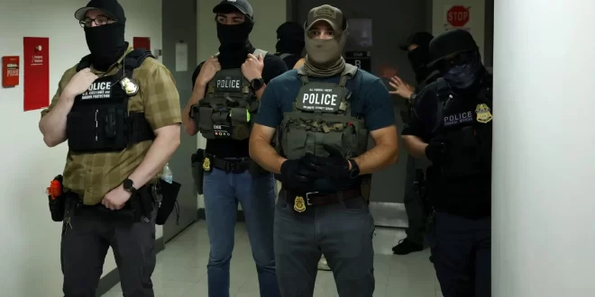 Sem limites: agentes do ICE invadem Universidade de Columbia para prender estudante no alojamento