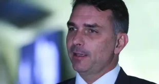 Tá explicado: 55 aliados de Flávio Bolsonaro pagaram anúncios contra Lula após desfile