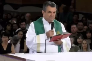 Durante missa em Aparecida, padre critica Nikolas, marcha “pelo poder” e cristãos que defendem armas