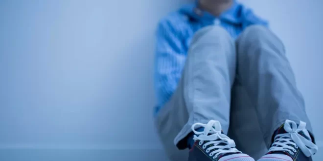 Mundo cão: 10 homens são indiciados por drogar e estuprar menino de 5 anos na França