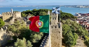 A direita que ajuda a derrotar o fascismo, não aqui, mas em Portugal