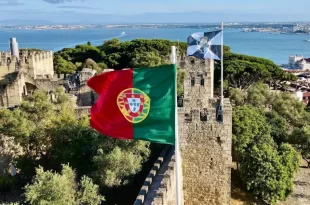 A direita que ajuda a derrotar o fascismo, não aqui, mas em Portugal