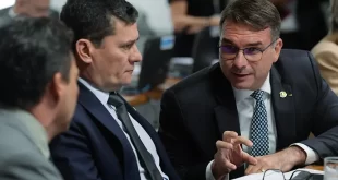 Como um trator: Moro vira moeda de troca em chantagem de Flávio Bolsonaro contra Ratinho Jr