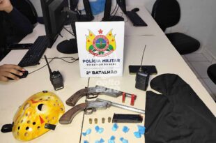 Violência em Rio Branco: dupla é detida com escopetas, munições e droga após denúncia de sequestro