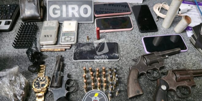 Cinematográfica: PM cerca casa e interrompe reunião de facção criminosa