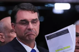 O esforço para esconder os crimes e os podres da família Bolsonaro