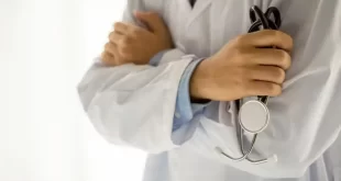 Médico usou próprio sêmen em pacientes e gerou 16 filhos sem consentimento