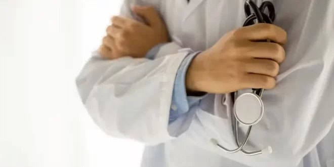 Médico usou próprio sêmen em pacientes e gerou 16 filhos sem consentimento