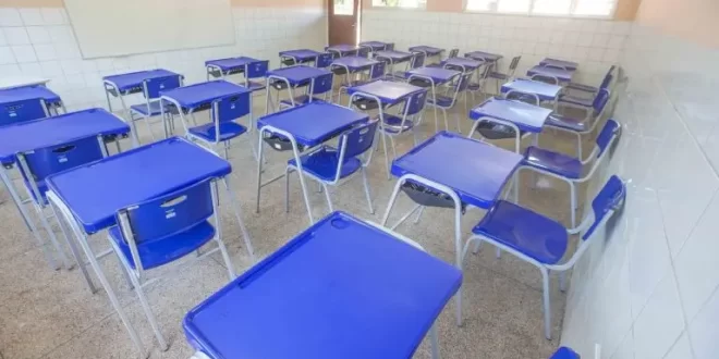 O que está acontecendo com homens de todas as idades? Menino de 12 anos denuncia estupro coletivo em banheiro de escola