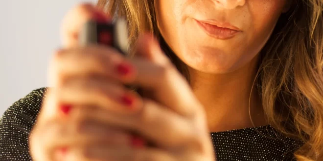 Câmara aprova venda e posse de spray de pimenta para mulheres como forma de autodefesa