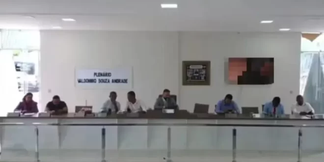 Vídeo pornô interrompe sessão em câmara de vereadores