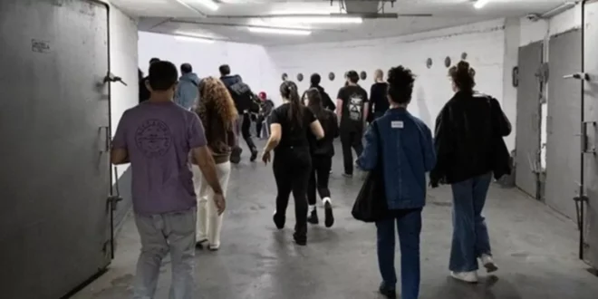 Colapso psicológico avança em Israel sob rotina de sirenes e abrigos após agressão ao Irã