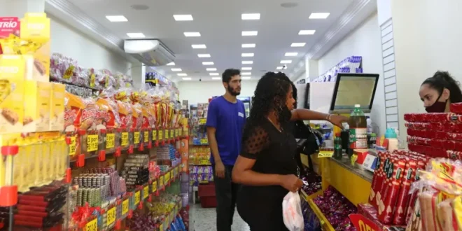 Deputada propõe piso salarial para trabalhadores do comércio e turismo