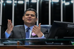 Cara de pau: Alcolumbre pede e libera R$ 379 milhões em emendas pra ele mesmo