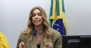 Culpando a vítima: Novo aciona Conselho de Ética contra Erika Hilton após "caso Ratinho"