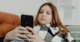 ECA Digital proíbe recursos que prendem atenção de crianças nas redes sociais