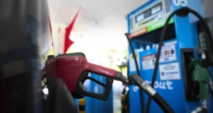 Efeito das privatizações: Petrobras equilibra preços dos combustíveis na refinaria, mas não controla o que acontece depois