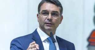 Quer privatizar: Flávio Bolsonaro entrou com ação para impedir empréstimo aos Correios
