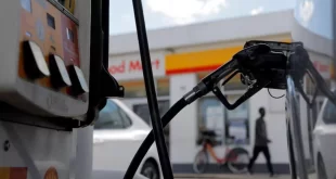 Ataque de Trump ao Irã provoca maior alta diária da gasolina nos EUA desde 2005